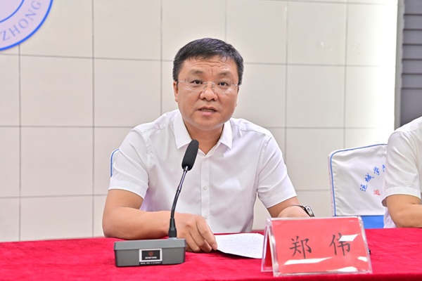郑校长.JPG